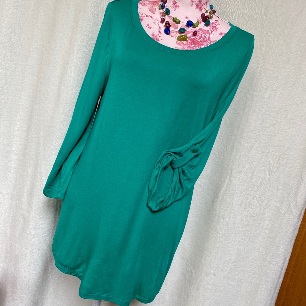 🎈SOLD🎈🎈Cupio  poly/spandex 28” X 22” underarms